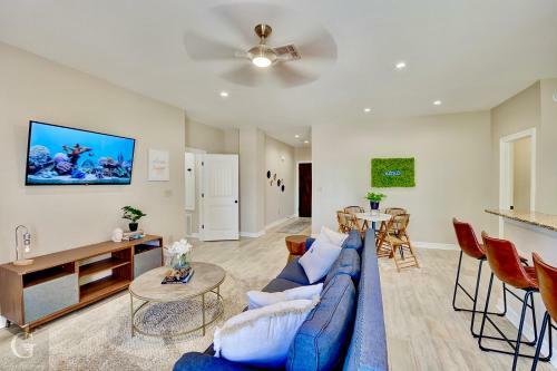 Luxury Downtown Apartment-2/2.5