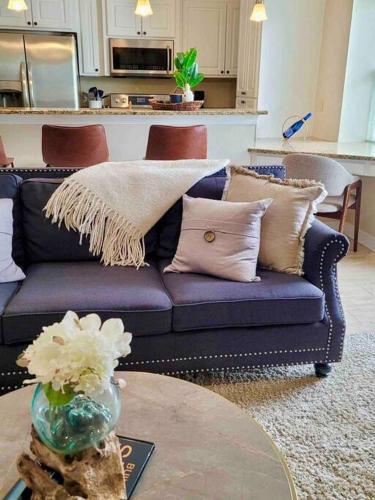 Luxury Downtown Apartment-2/2.5