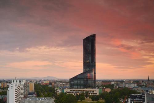 Sky Tower - Luxurious 37th Floor Apartment By Renters