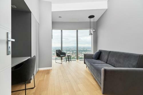 Sky Tower - Luxurious 37th Floor Apartment By Renters