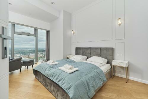 Sky Tower - Luxurious 37th Floor Apartment By Renters
