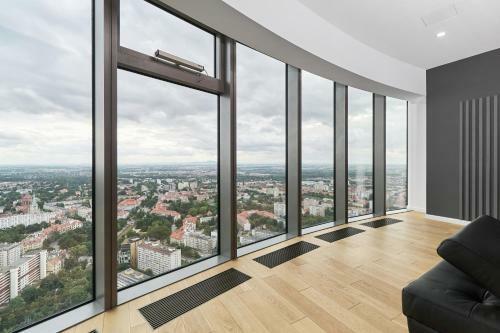 Sky Tower - Luxurious 37th Floor Apartment By Renters