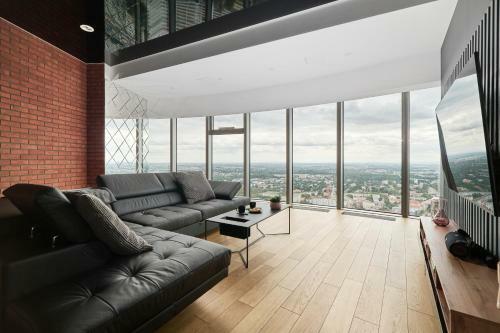 Sky Tower - Luxurious 37th Floor Apartment By Renters