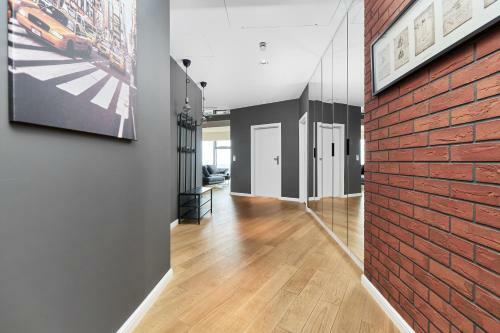 Sky Tower - Luxurious 37th Floor Apartment By Renters