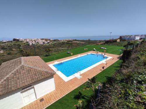 Lovely 2 Bedroom Apartment With Communal Pool
