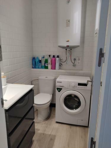 Lovely 2 Bedroom Apartment With Communal Pool