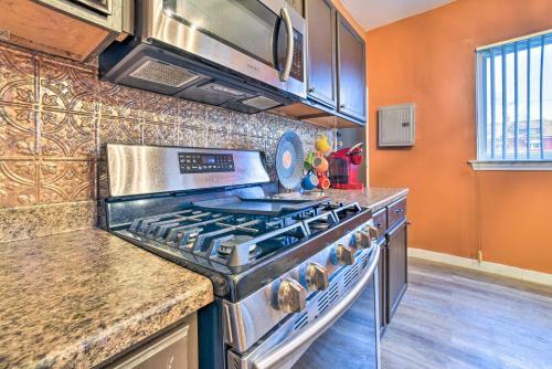 Stylish Apartment With Fireplace And 3 Smart Tvs