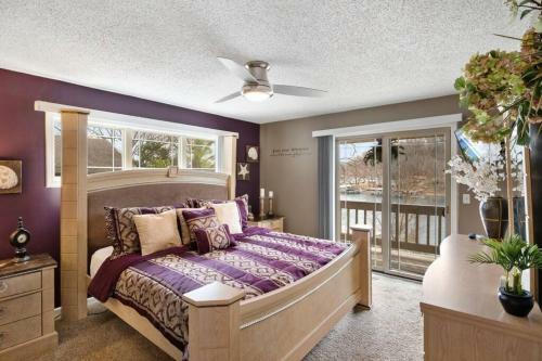 Sunny Southview Waterfront Lake House!