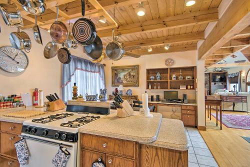 Idyllic Lakefront Escape With Fire Pit And Grill!