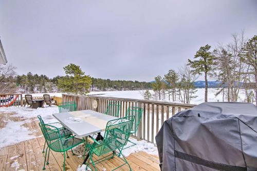 Idyllic Lakefront Escape With Fire Pit And Grill!