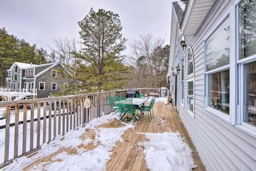 Idyllic Lakefront Escape With Fire Pit And Grill!