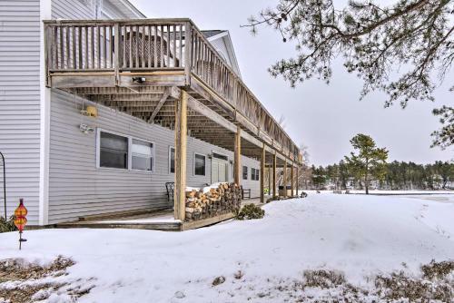 Idyllic Lakefront Escape With Fire Pit And Grill!