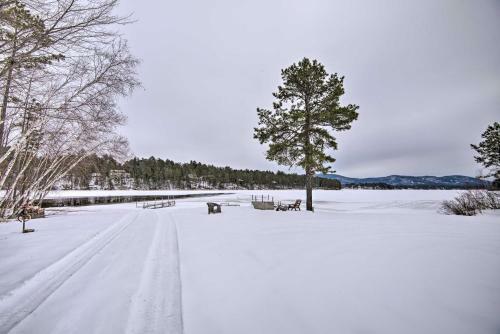 Idyllic Lakefront Escape With Fire Pit And Grill!