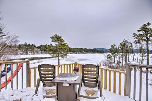 Idyllic Lakefront Escape With Fire Pit And Grill!