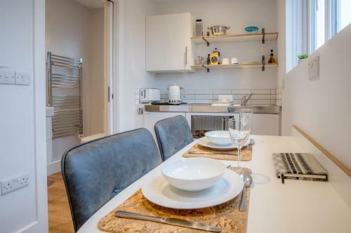 Colby - 1 Bedroom Apartment - Stepaside
