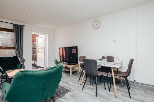 Apartamento Modern 3bd House W/2wcs +15mins Train 2 Bham &wolv