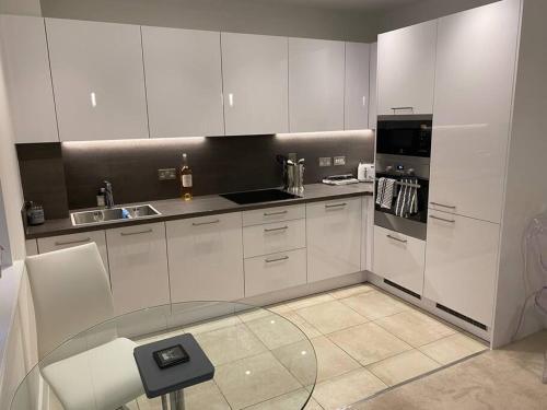 Unrivalled Location Five Star Worcester Apartment
