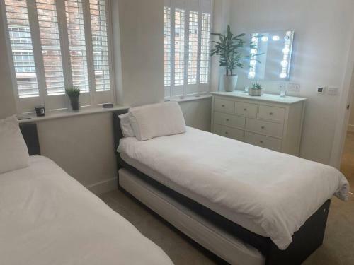 Unrivalled Location Five Star Worcester Apartment