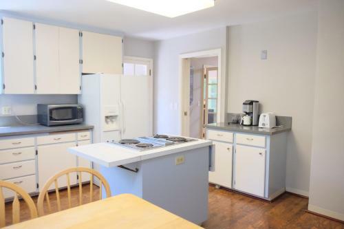 4 Bedrooms One Level House, Ev Outlet