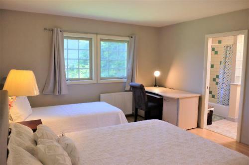 4 Bedrooms One Level House, Ev Outlet