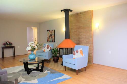 4 Bedrooms One Level House, Ev Outlet