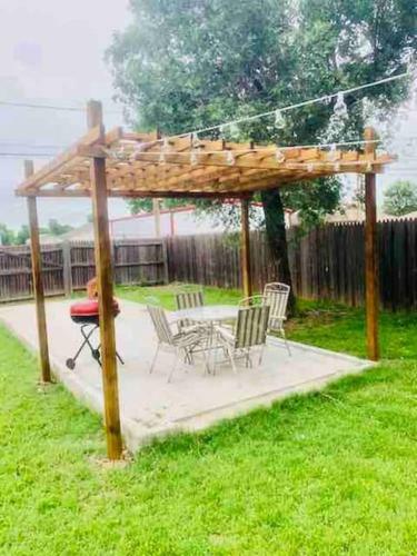 Entire Rosy Cozy Perfectly Located Off I-40