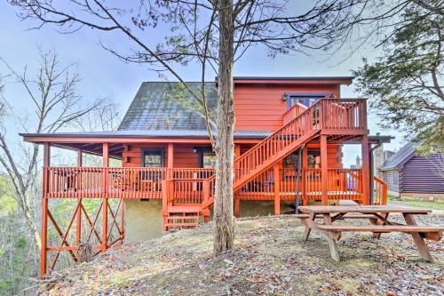 Star Lite Cabin Hot Tub, Deck And Pool Table