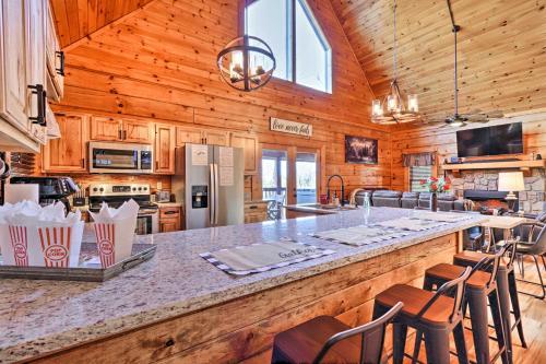 Star Lite Cabin Hot Tub, Deck And Pool Table