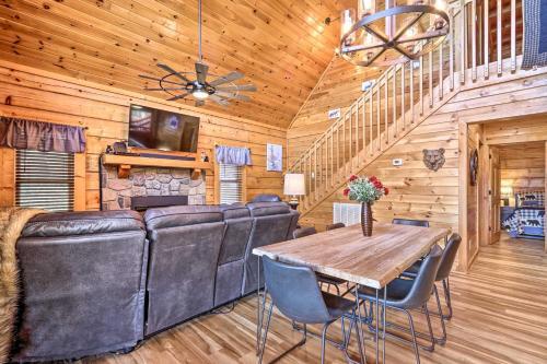 Star Lite Cabin Hot Tub, Deck And Pool Table