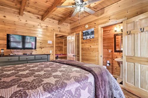 Star Lite Cabin Hot Tub, Deck And Pool Table