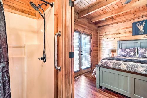 Star Lite Cabin Hot Tub, Deck And Pool Table