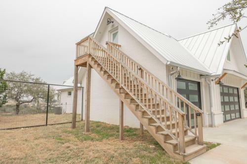Scarlet Ridge Retreat