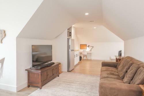 Scarlet Ridge Retreat
