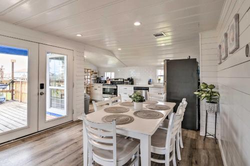 Bright And Airy Freeport Home - Walk To Beach!