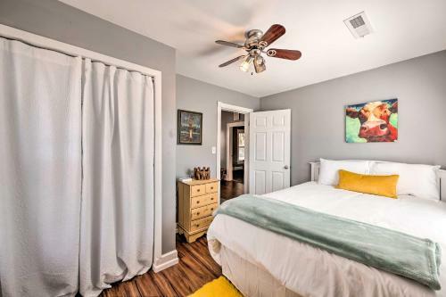 Pet-friendly Chic Home With Spacious Back Yard!
