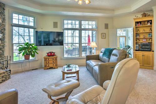 Spacious Chester Home With Yard On James River!