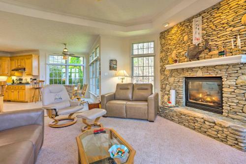 Spacious Chester Home With Yard On James River!