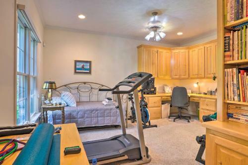 Spacious Chester Home With Yard On James River!