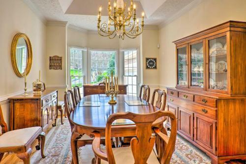 Spacious Chester Home With Yard On James River!