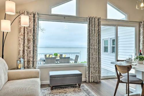 Waterfront Cottage With Private Beach And Deck!