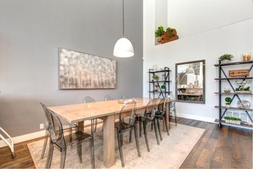 Glamorous Gallivan Loop