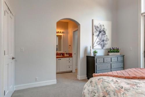 Glamorous Gallivan Loop