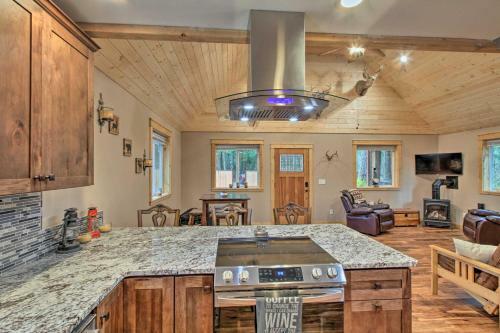 Secluded Ashford Getaway With Fire Pit And Grill!