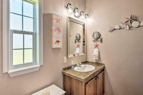 Crystal Beach Coastal Home - Walk To Shore!