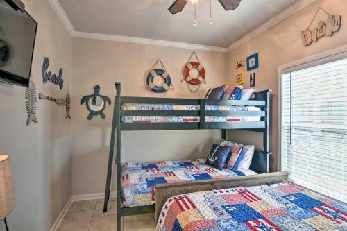 Crystal Beach Coastal Home - Walk To Shore!