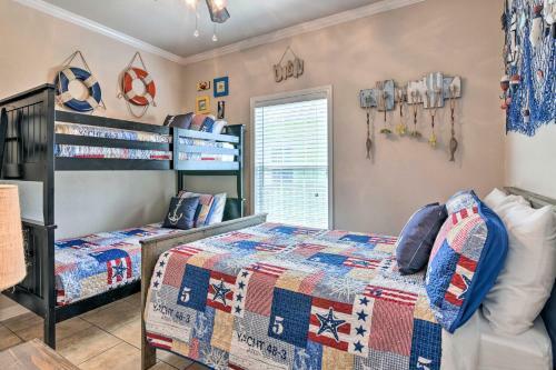 Crystal Beach Coastal Home - Walk To Shore!