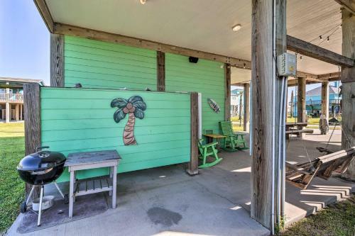 Crystal Beach Coastal Home - Walk To Shore!