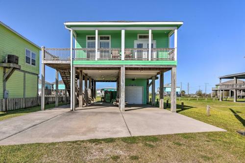 Crystal Beach Coastal Home - Walk To Shore!