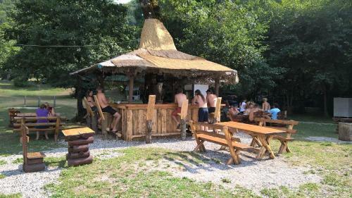 Vikendica Kamp Bora?nica Bungalov - Pla?a - Parking