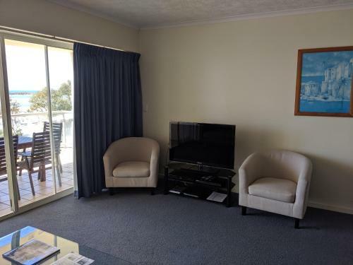 Hotel Moorings Beach Resort